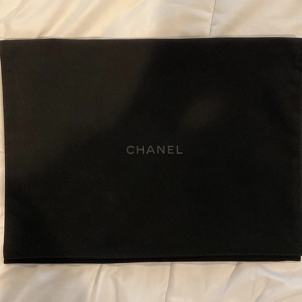 CHANEL Black Quilted Cosmetic Bag - Picture 5 of 16